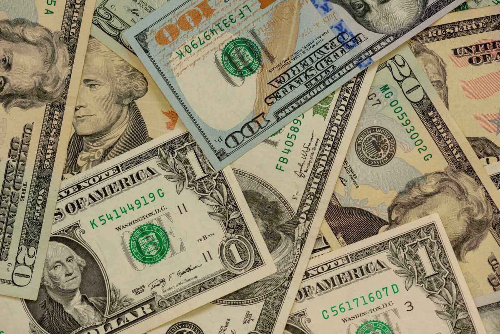 Le dollar augmente suite à l’attaque d’un pétrolier Houthi et à la hausse des prix du pétrole