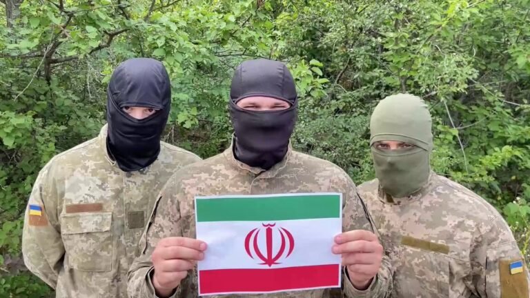 Un soldat ukrainien menace de brûler davantage de navires liés à l’Iran et promet que l’Ukraine et ses…