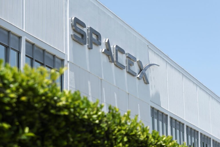 6 membres du Congrès ont acheté des actions SpaceX, dont un démocrate