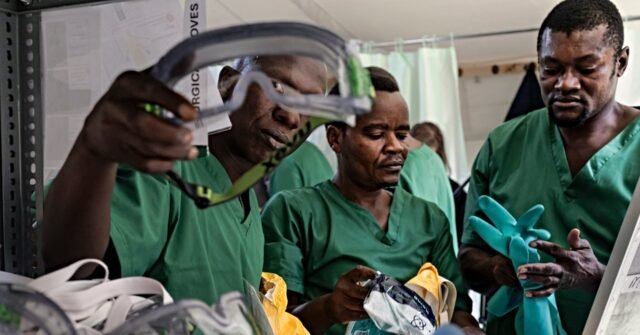 L'épidémie d'Ebola à la croissance la plus rapide de l'histoire envahit le Congo alors que le nombre de morts atteint plus de 1 500