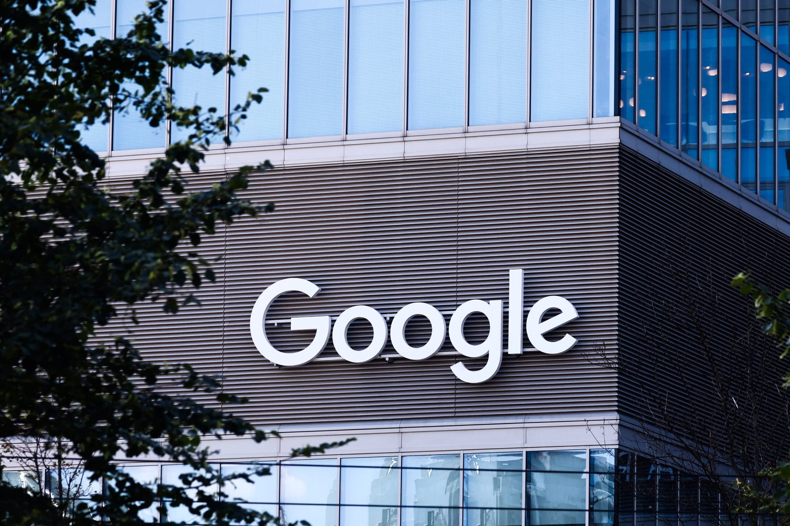 Les flops de l'alphabet, les chocs Intel et les chars Tesla : récapitulatif hebdomadaire d'AlphaSpace