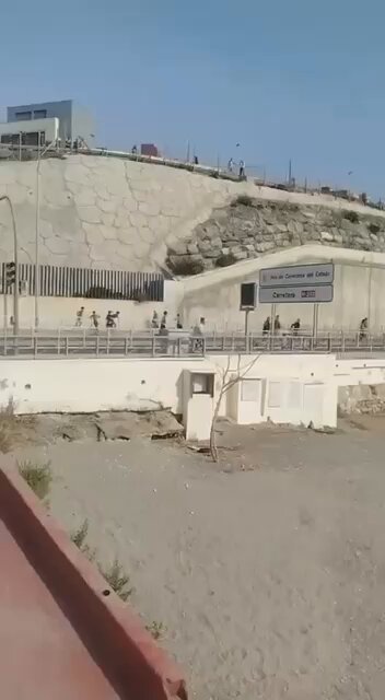 🇪🇸 La police nationale espagnole et la Guardia Civil estiment qu'environ 12 000 Nord-Africains traversent…