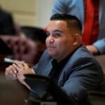 Le législateur du Rhode Island menace ICE : « Votre jour de jugement viendra m----- f------ »