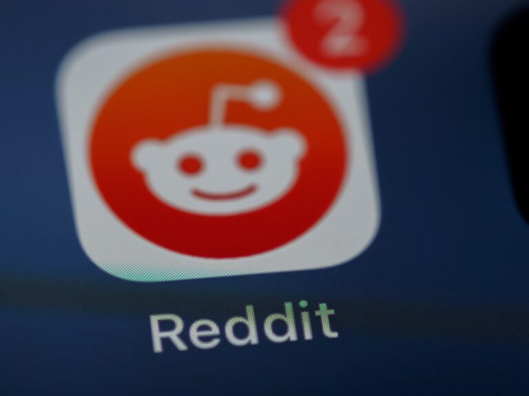 Reddit (RDDT) pourrait se retirer de l'accord de 60 millions de dollars par an de Google (GOOGL) alors que la recherche AI ​​consomme son trafic