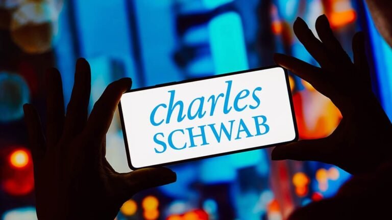 Les bénéfices de Charles Schwab sont attendus alors qu'Interactive Brokers attend