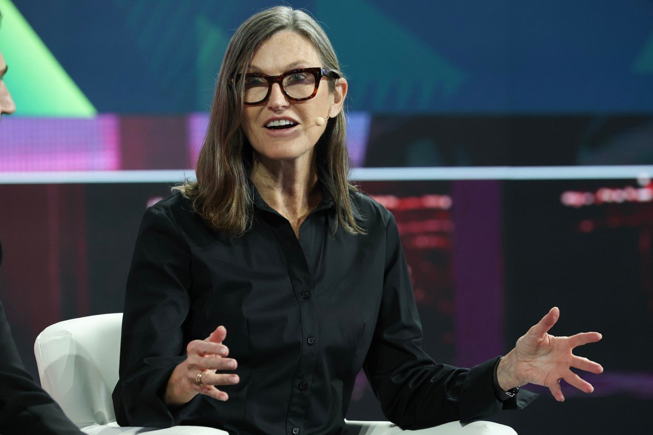 L'action SpaceX (SPCX) a plongé de 45 % par rapport à son sommet post-introduction en bourse, et Cathie Wood en a récemment acheté 51 millions de dollars