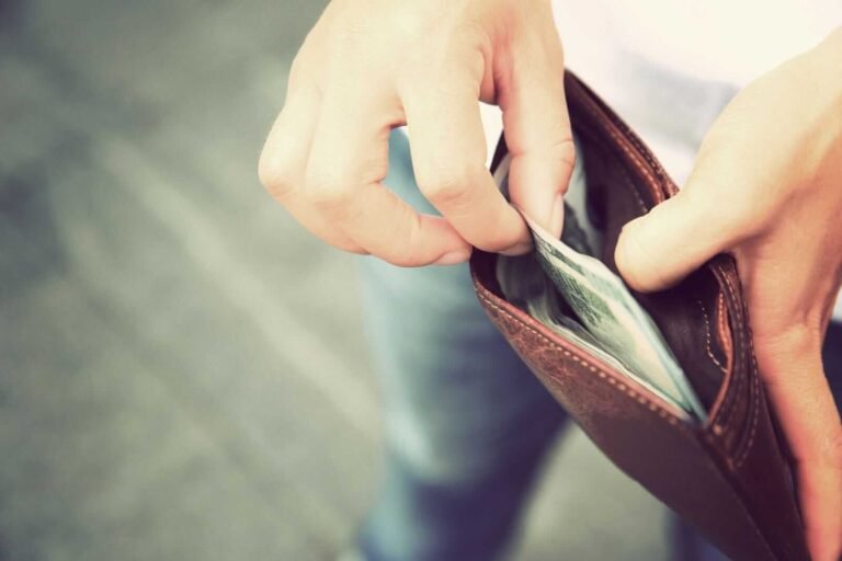 Le dollar soutenu par la hausse des prix du brut