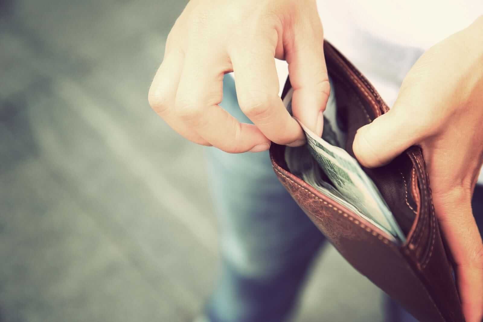Le dollar soutenu par la hausse des prix du brut