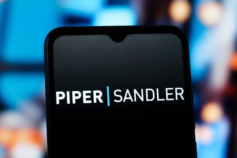 Piper Sandler nomme 5 stocks de logiciels réduisant les coûts des jetons d'IA