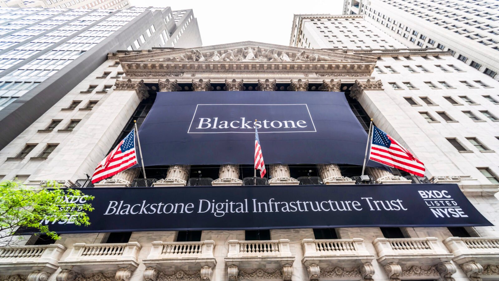 Le pari de Blackstone sur l’IA alimente une croissance fulgurante tandis que ses rivaux sont aux prises avec des « fonds zombies »