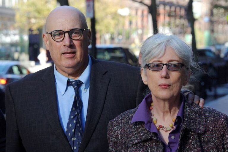 eBay et d'anciens dirigeants vont payer 56 millions de dollars pour régler l'affaire de harcèlement d'un couple
