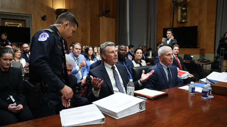 REGARDER : L’avocat de Fauci expulsé de l’audience du Sénat après un échange chaotique : « Vous n’êtes pas reconnu ! »