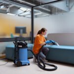 Elle était gardienne dans un centre de données. Maintenant, Mike Rowe et Meta la forment pour devenir une technicienne avancée.