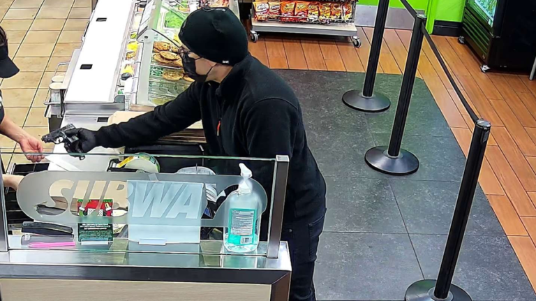 Un Californien admet avoir ciblé 3 restaurants Subway pour des vols en moins d'une semaine, selon le FBI