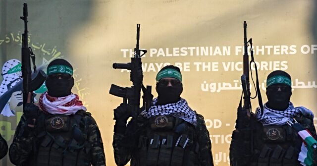 Le « désarmement complet » du Hamas annoncé par le Conseil de la paix de Trump, suivi du retrait israélien