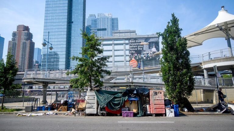 VOIR : Un campement massif de sans-abri à New York alimente la réaction contre Mamdani