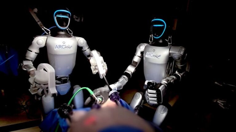 Des robots humanoïdes effectuent des opérations chirurgicales en direct : une première mondiale