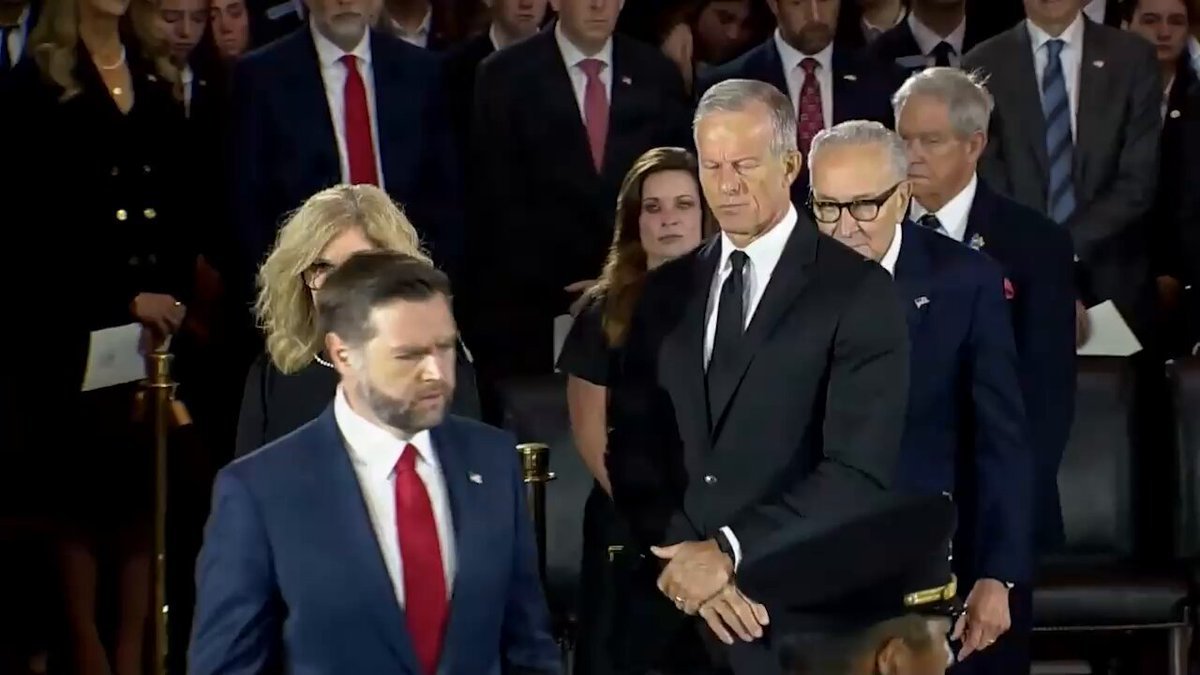 Le vice-président Vance rend un dernier hommage au regretté sénateur Lindsey Graham.