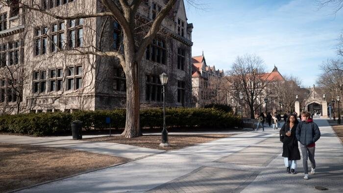 Un tribunal déclare que les frais de scolarité accordés aux clandestins dans l'État de l'Illinois sont « inconstitutionnels et invalides »