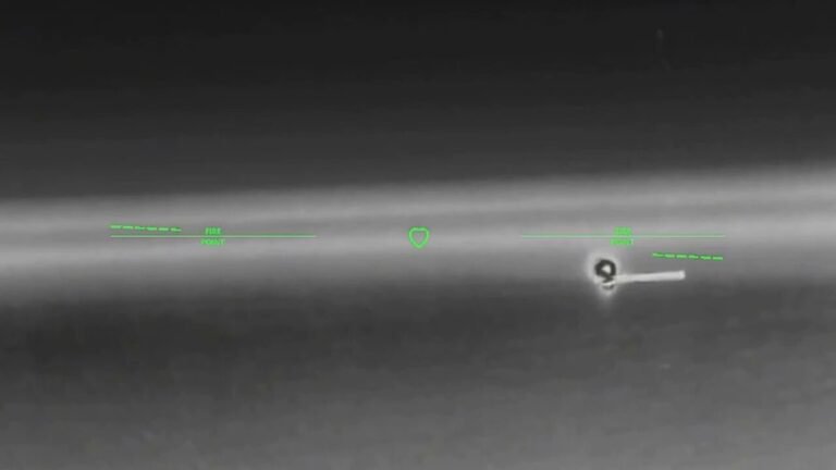 L'Ukraine a frappé hier soir 13 autres navires russes en mer Noire et en mer d'Azov : - 10 cargos - 2…
