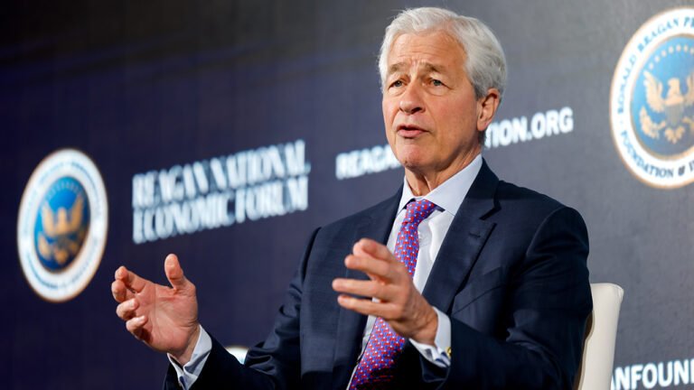 Dimon appelle au calme face aux craintes liées à l'impact de l'IA sur l'emploi : "Arrêtez d'être essoufflé à cause de cela"