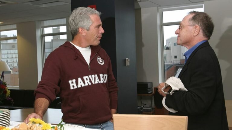 Comer menace d'assigner Dershowitz après avoir refusé le témoignage d'Epstein