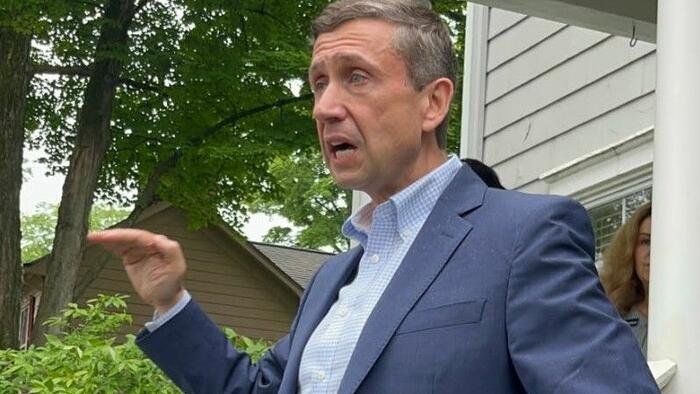 Problèmes d'argent, paranoïa et téléphone lancé: des rapports fulgurants détaillent l'effondrement du DNC de Ken Martin