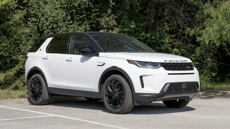 Jaguar Land Rover rappelle plus de 15 000 véhicules en raison d'un défaut limitant la visibilité