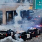 Un violent émeutier anti-ICE qui a pris pour cible la police doit finalement répondre de ses actes devant un tribunal fédéral