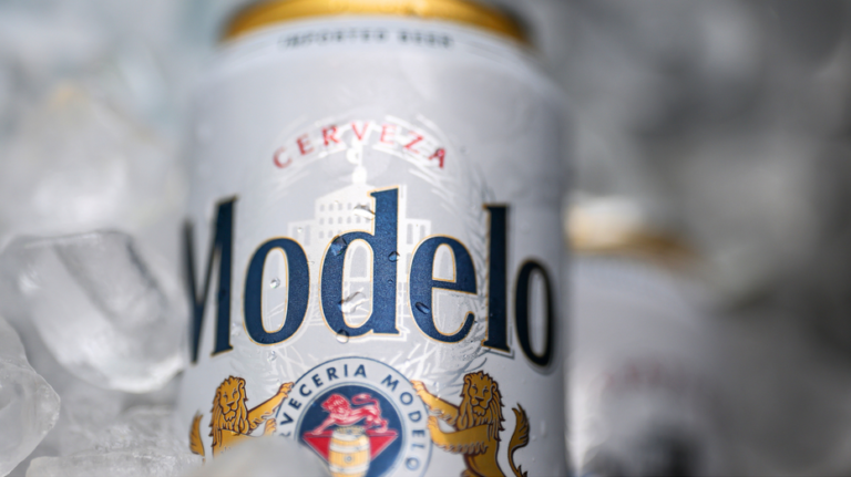 « Brassons-le aux États-Unis » : les Teamsters ciblent Modelo et Corona pour faire pression sur les tarifs douaniers sur la bière mexicaine