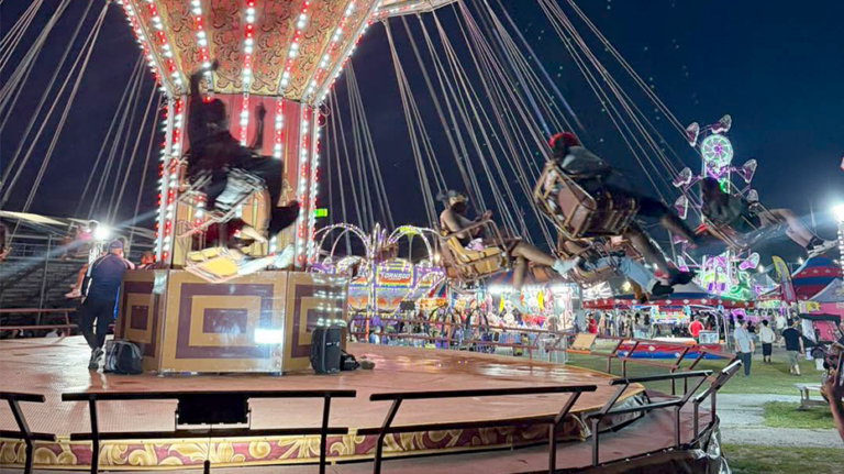 Un artiste de cirque de New York transporté par avion à l'hôpital après que la flèche d'un collègue a manqué la cible et lui a touché le cou