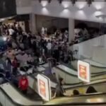 Les Ukrainiens se cachent dans le métro de Kiev alors que la Russie a lancé une vaste attaque avec des…