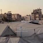 Des images montrent la frappe aérienne israélienne signalée hier sur la place de la mosquée Al-Muttaqin,…