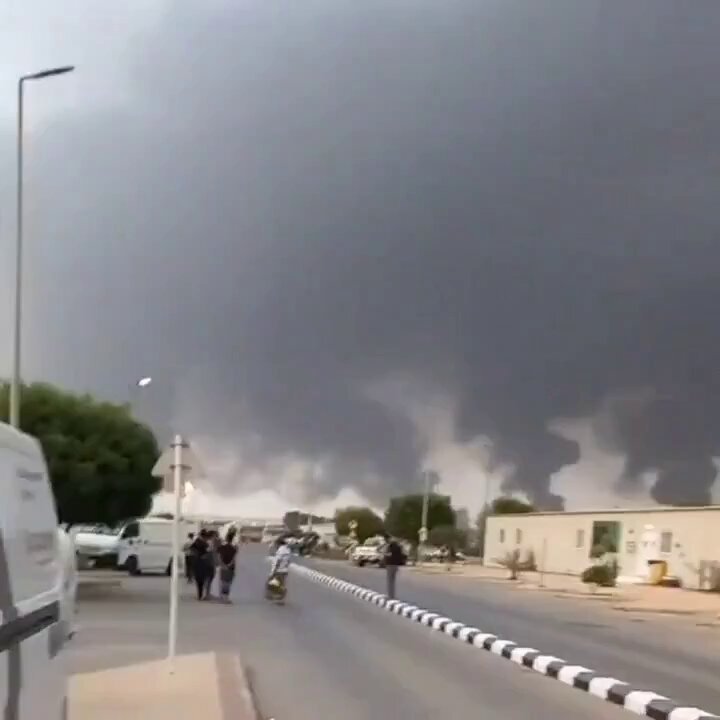 Les Houthis du Yémen ont réussi à frapper pendant la nuit la raffinerie de pétrole de Jazan de Saudi…