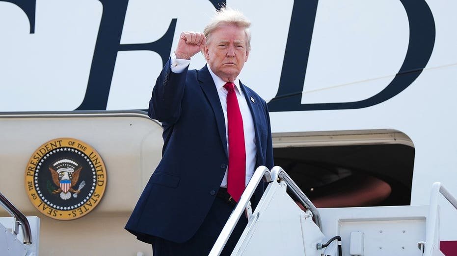 Trump fait jouer les muscles du GOP lors des primaires de l'Arizona alors que les démocrates évitent la colère de l'extrême gauche