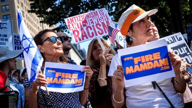Un député de New York demande au ministère de la Justice d'enquêter sur Mamdani et de protéger les Juifs new-yorkais après des attaques au couteau