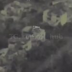 Dans l'oblast de Donetsk, un MiG-29 Fulcrum de l'armée de l'air ukrainienne largue une bombe planante…
