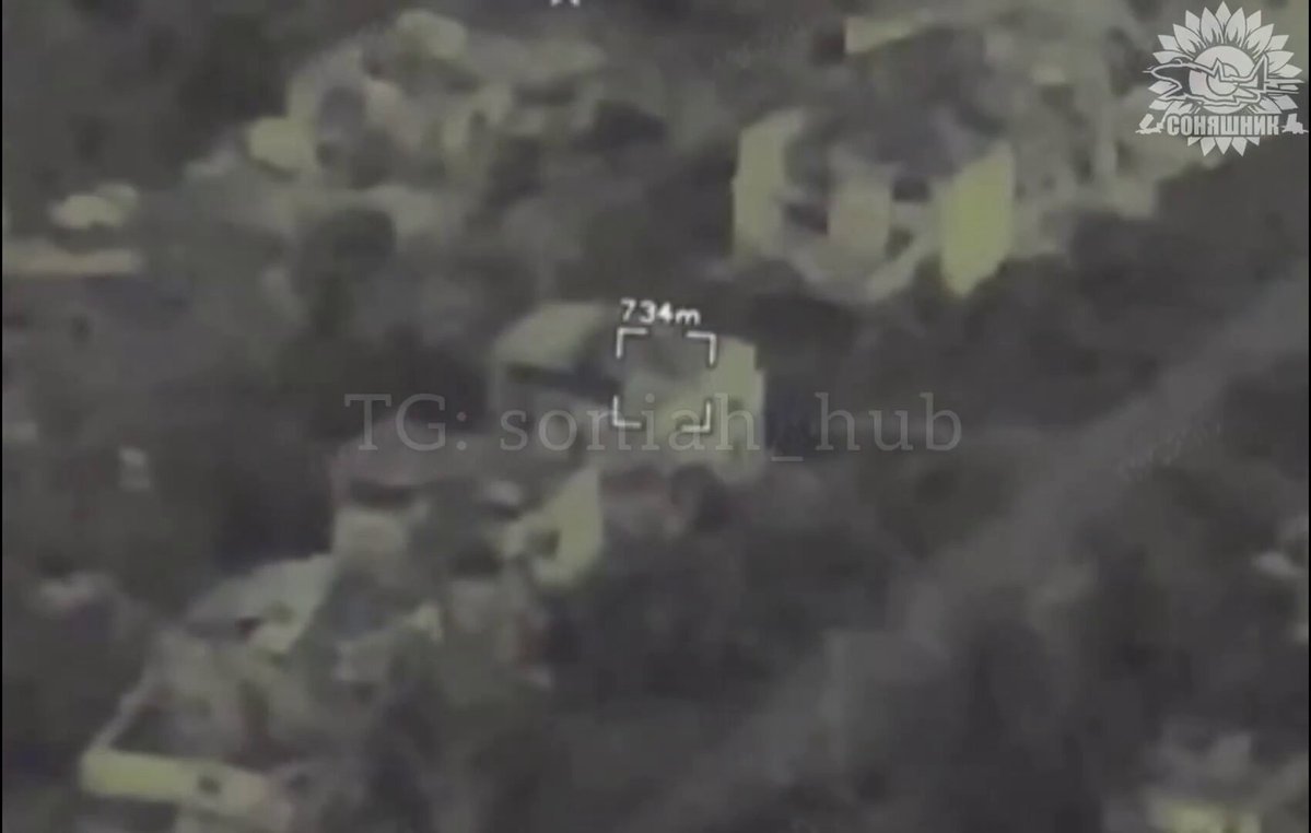 Dans l'oblast de Donetsk, un MiG-29 Fulcrum de l'armée de l'air ukrainienne largue une bombe planante…
