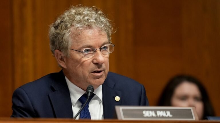 Les messages Slack publiés par Rand Paul semblent montrer que les auteurs de l'article clé sur l'origine du COVID-19 avaient des doutes privés