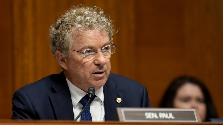 Les messages Slack publiés par Rand Paul semblent montrer que les auteurs de l'article clé sur l'origine du COVID-19 avaient des doutes privés