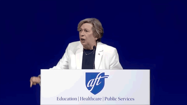 REGARDER: Weingarten fait des gestes extravagants lors d'une diatribe anti-Trump, puis dit qu'il la pousse à boire