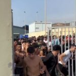🇪🇸 Les forces de l'ordre ont vu ouvrir les portes permettant à des milliers d'immigrants illégaux d'entrer…