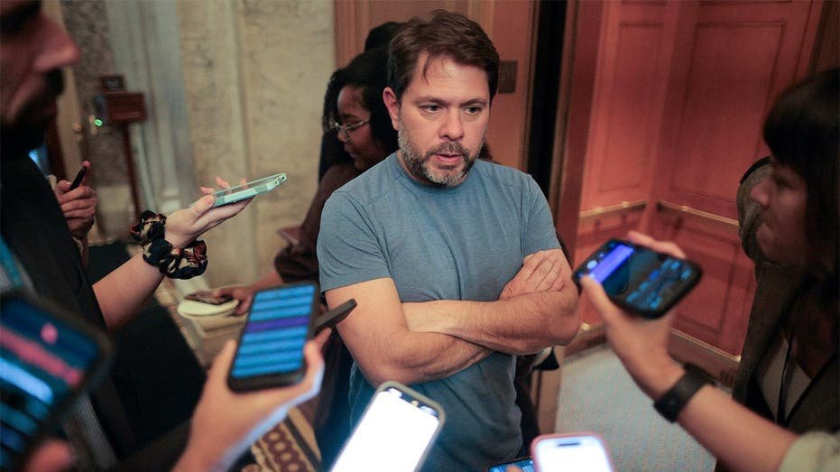 Les scandales sexuels au Capitole incitent à interdire aux législateurs de la Chambre de coucher avec des membres du personnel
