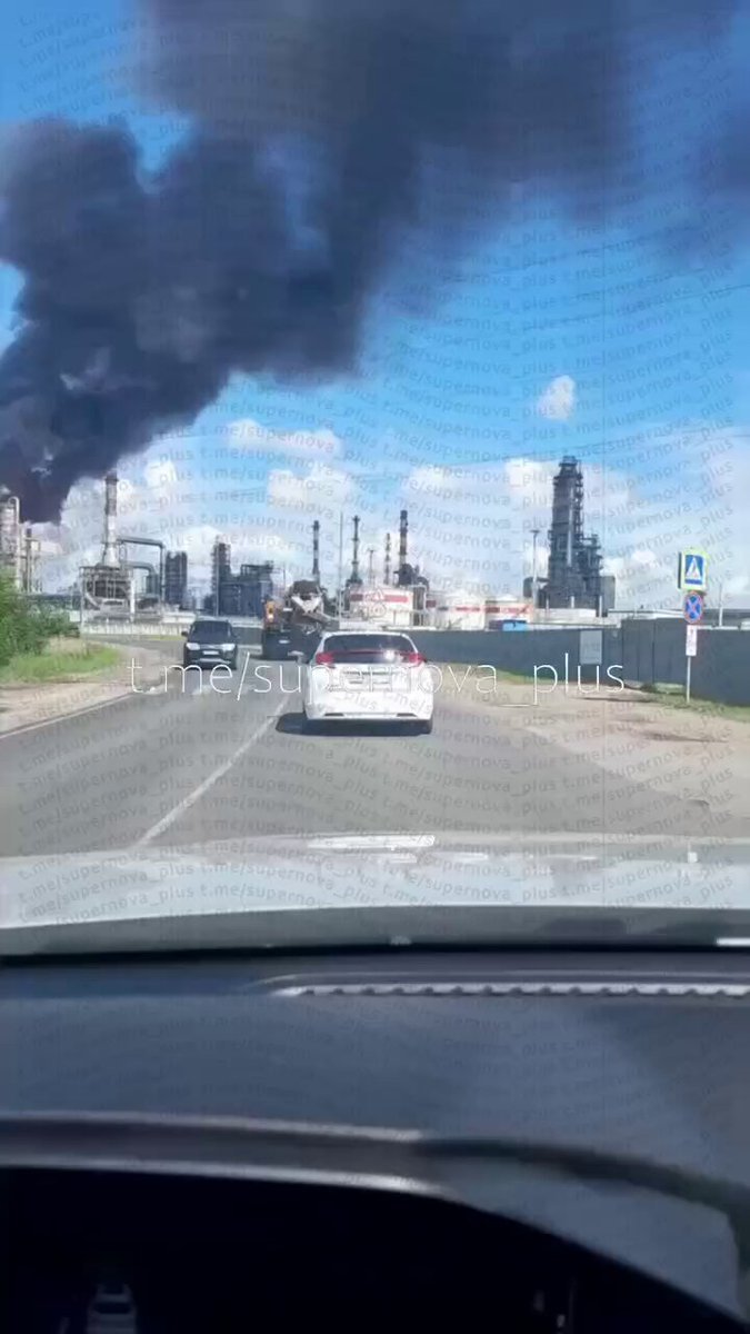 La raffinerie Lukoil à Perm continue de brûler.
