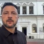 Le président Zelensky a déclaré que la Russie avait frappé un village ukrainien avec un missile balistique…