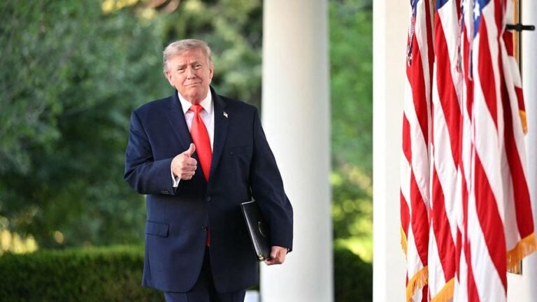 Trump revient au dîner des correspondants de la Maison Blanche après une tentative d'assassinat présumée et d'autres gros titres