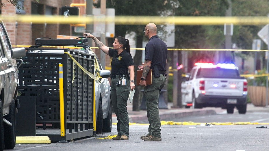 Un homme armé inculpé après avoir blessé 9 personnes lors d'une fusillade dans la vie nocturne de Tucson avant que la police ne l'abatte