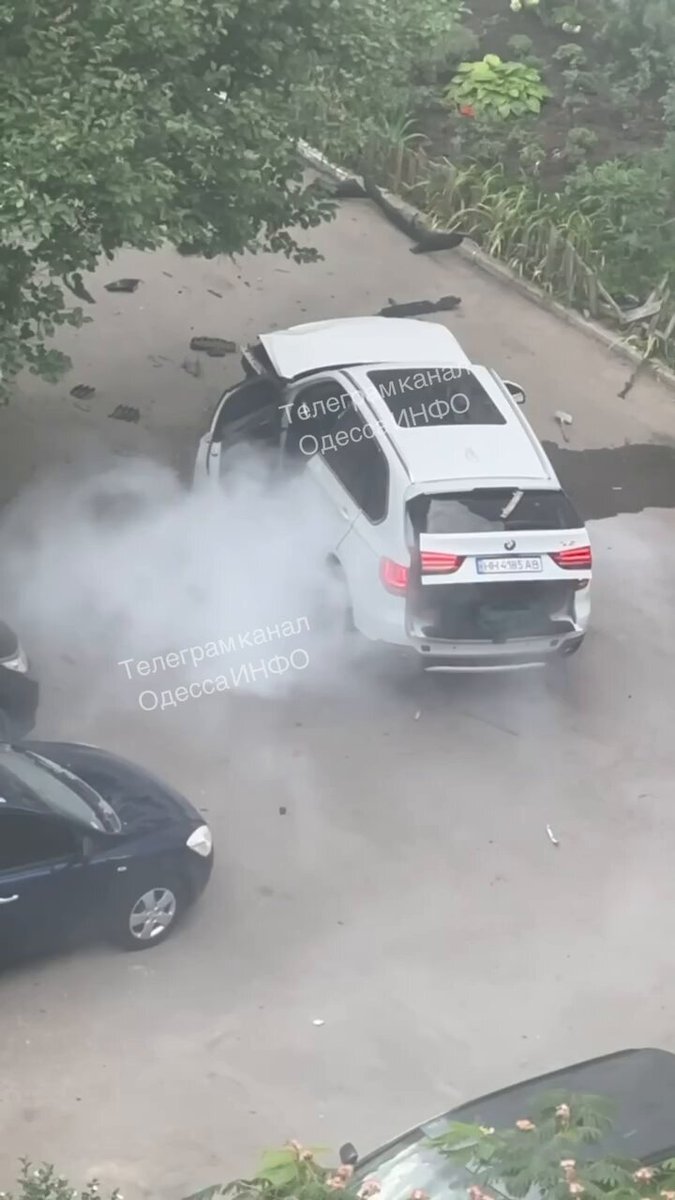 La voiture d'un militaire des forces armées ukrainiennes a explosé à Odessa.