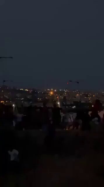 Des milliers de migrants illégaux prennent actuellement d'assaut la frontière espagnole à Melilla.