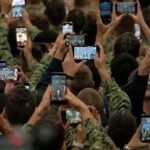 L'Iran exploite les réseaux sociaux des troupes américaines alors que l'armée envisage de saisir des téléphones portables